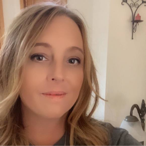 Meet your Posher, Lisa - Picture 1 of 1